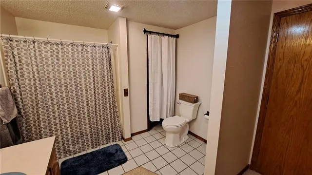 $410,000 | 2101 A Dove, Longton, KS 67352