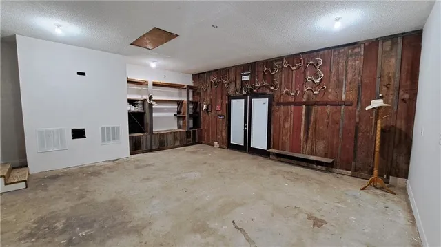 $410,000 | 2101 A Dove, Longton, KS 67352