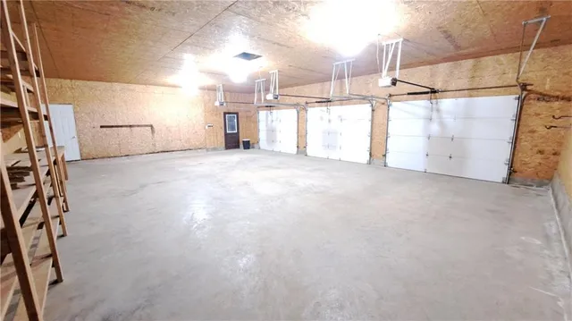 $410,000 | 2101 A Dove, Longton, KS 67352