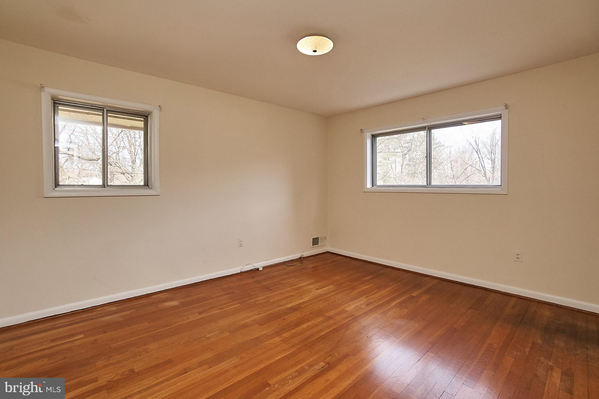6541 Kerns Road Falls Church, VA 22044 - Photo 11 of 28 Master bedroom