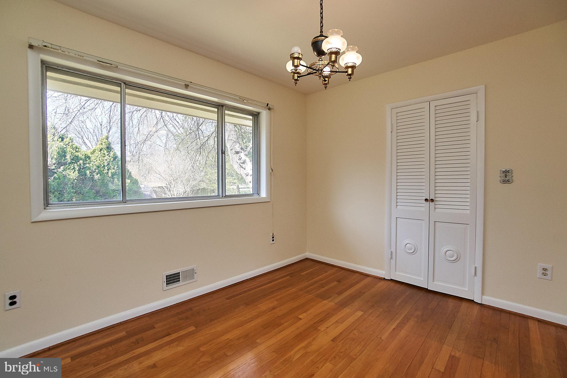 6541 Kerns Road Falls Church, VA 22044 - Photo 5 of 28 Light and bright dining rom