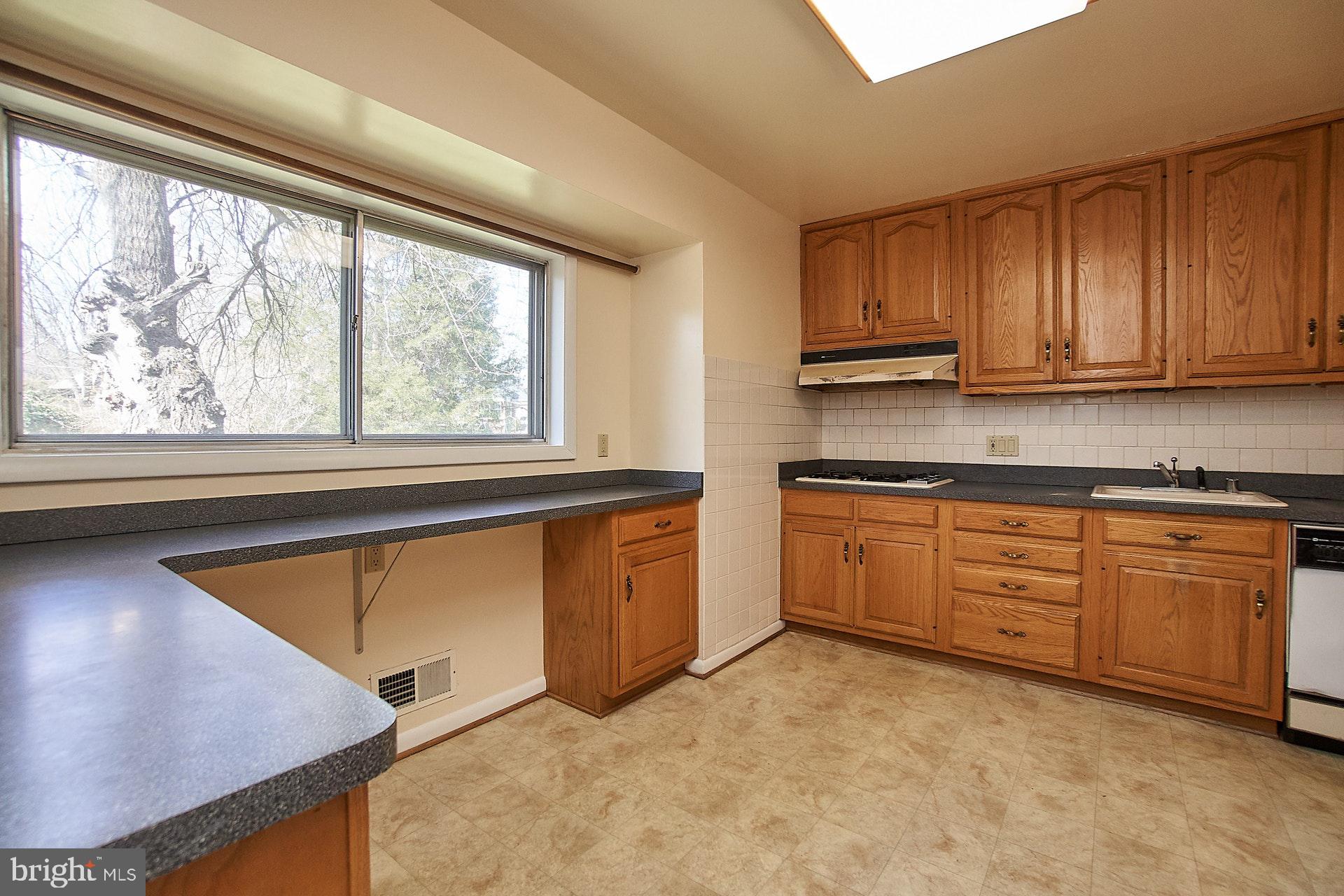 6541 Kerns Road Falls Church, VA 22044 - Photo 7 of 28 Plenty of counter space & gas cooking