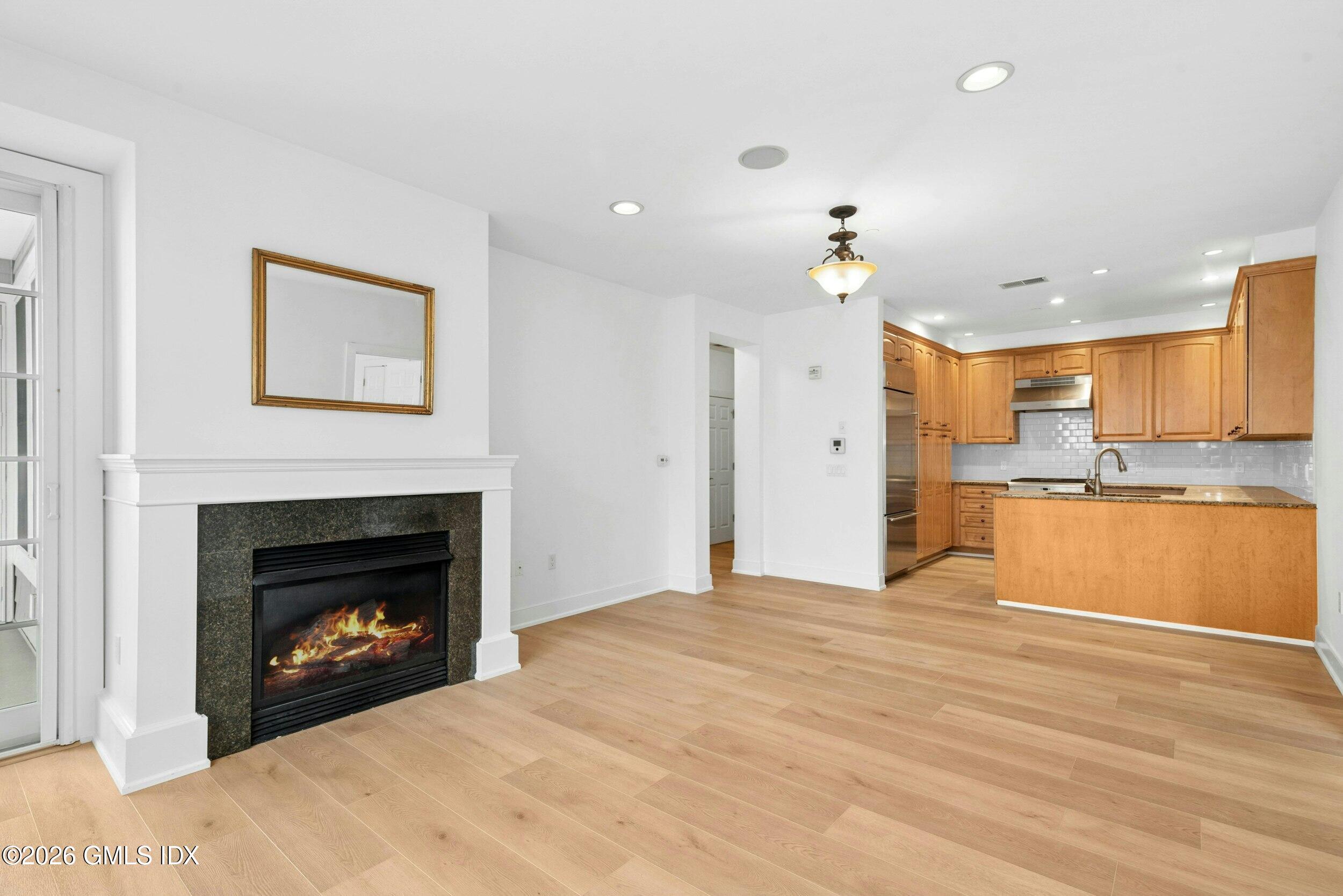 77 Havemeyer Lane, Unit 310 Stamford, CT 06902 - Photo 10 of 24 Living/Dining