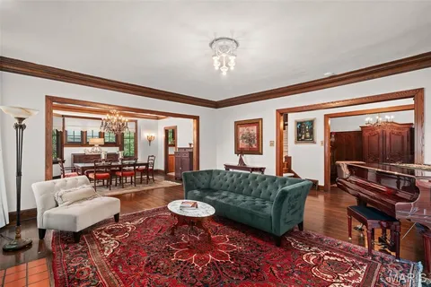 $1,150,000 | 445 Algonquin Place, Webster Groves, MO 63119