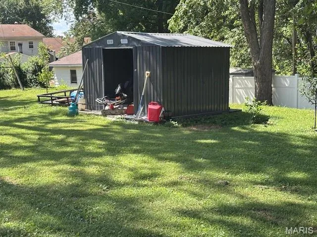 $130,000 | 613 Sunnyhill Drive, Belleville, IL 62223