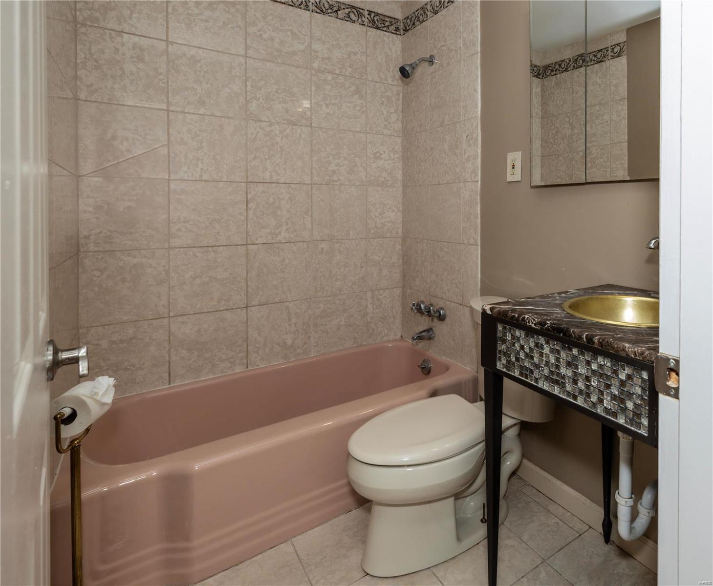 14965 Clayton Road Chesterfield, MO 63017 - Photo 17 of 23 Gallery Image 17