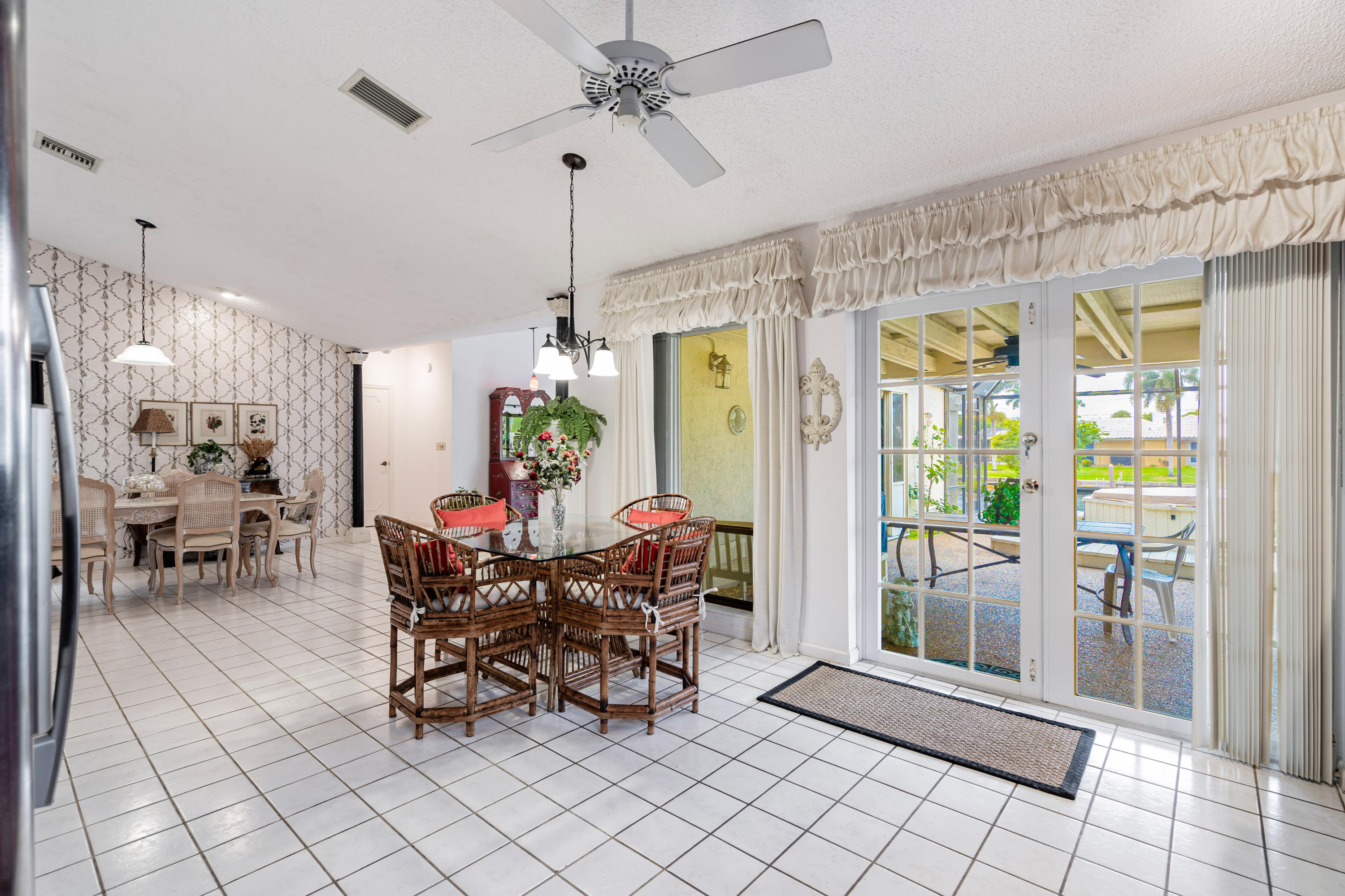 861 Camino Gardens Lane Boca Raton, FL 33432 - Photo 17 of 37 a living room with furniture