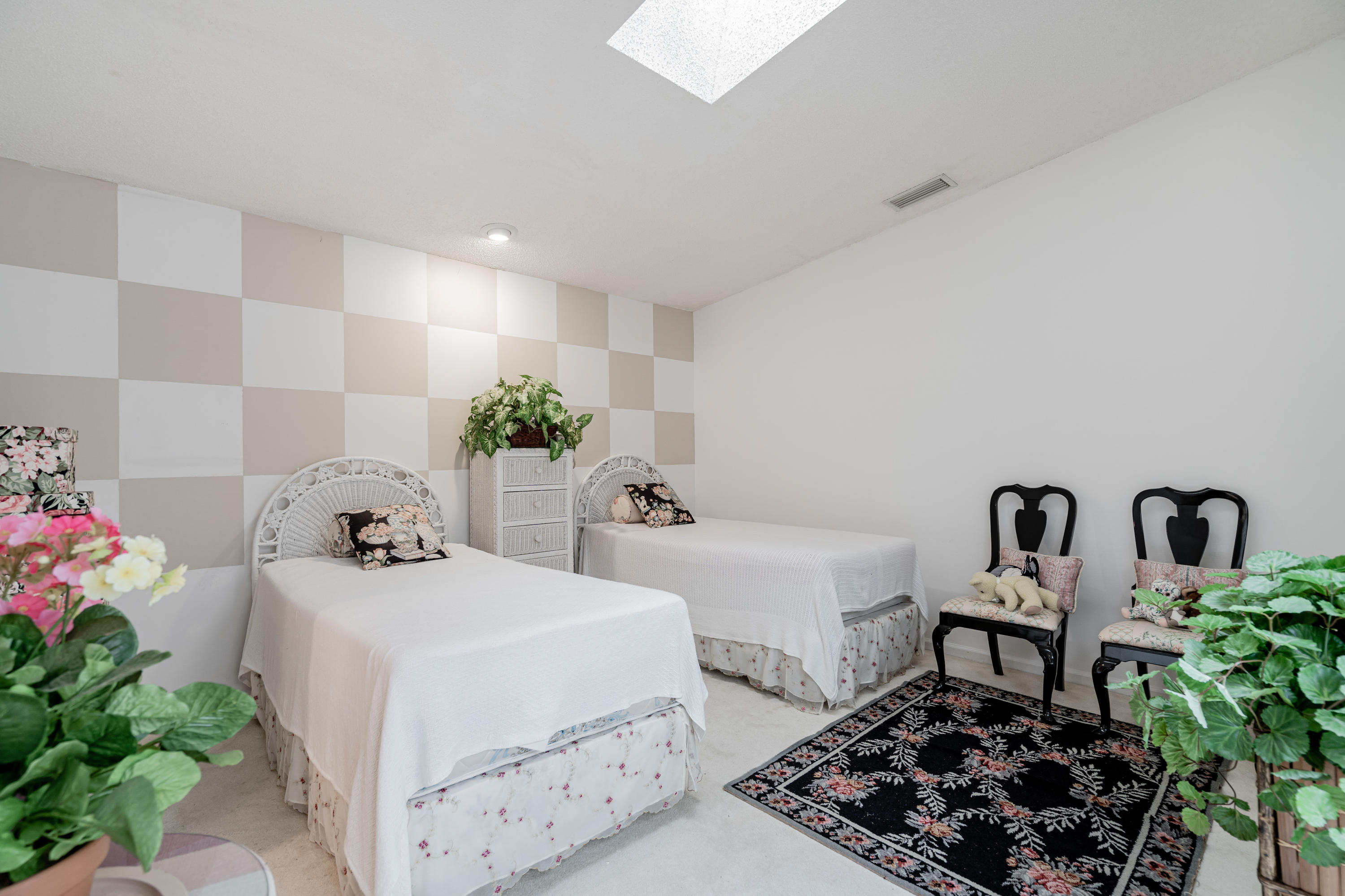 861 Camino Gardens Lane Boca Raton, FL 33432 - Photo 20 of 37 a bedroom with furniture and a potted plant