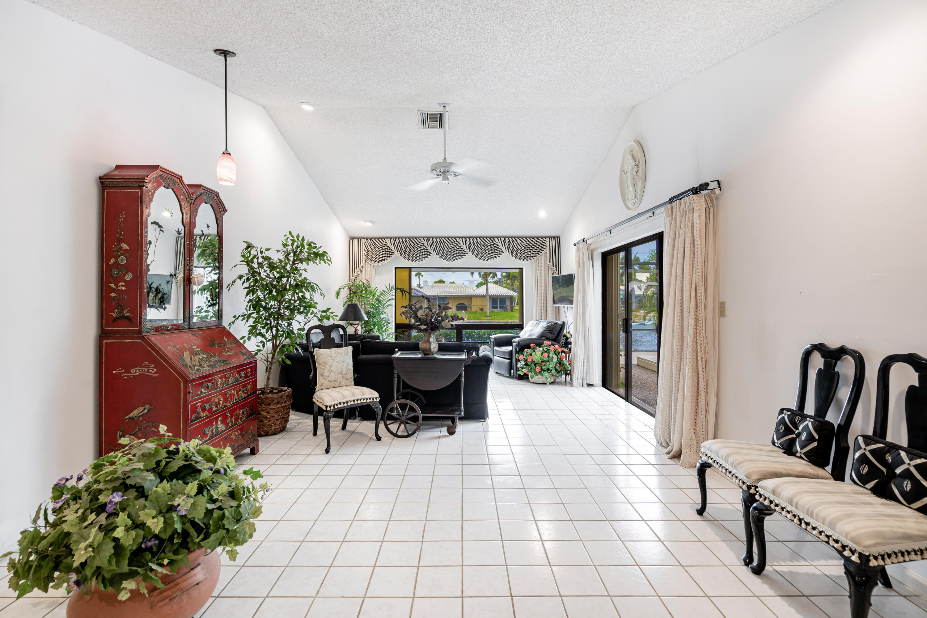 861 Camino Gardens Lane Boca Raton, FL 33432 - Photo 10 of 37 a living room with furniture