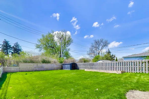 $429,900 | 1789 Farwell Avenue, Des Plaines, IL 60018