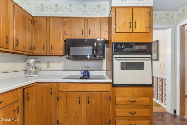 $400,000 | 4 Willowbrook Lane, Clifton Park, NY 12019