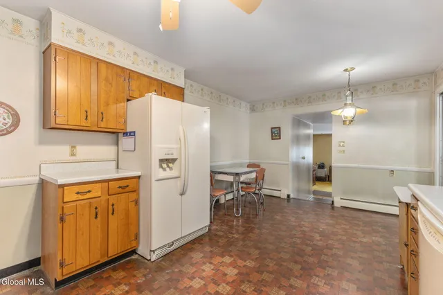 $400,000 | 4 Willowbrook Lane, Clifton Park, NY 12019