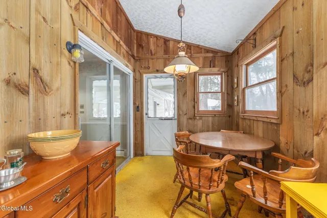 $400,000 | 4 Willowbrook Lane, Clifton Park, NY 12019