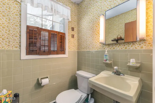 $400,000 | 4 Willowbrook Lane, Clifton Park, NY 12019