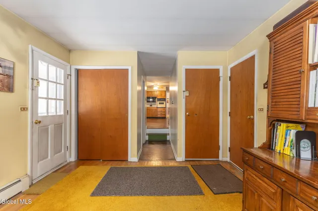 $400,000 | 4 Willowbrook Lane, Clifton Park, NY 12019