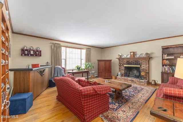 $400,000 | 4 Willowbrook Lane, Clifton Park, NY 12019