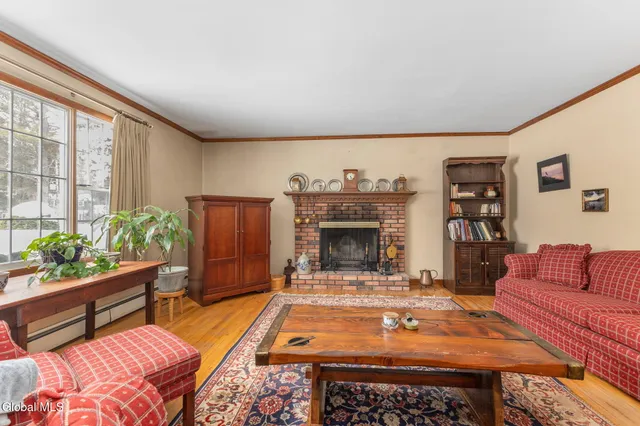 $400,000 | 4 Willowbrook Lane, Clifton Park, NY 12019