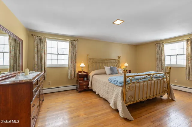 $400,000 | 4 Willowbrook Lane, Clifton Park, NY 12019