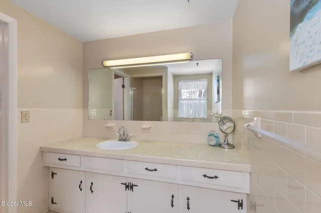 $400,000 | 4 Willowbrook Lane, Clifton Park, NY 12019