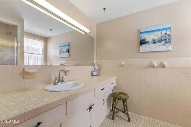 $400,000 | 4 Willowbrook Lane, Clifton Park, NY 12019