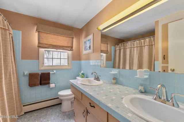 $400,000 | 4 Willowbrook Lane, Clifton Park, NY 12019