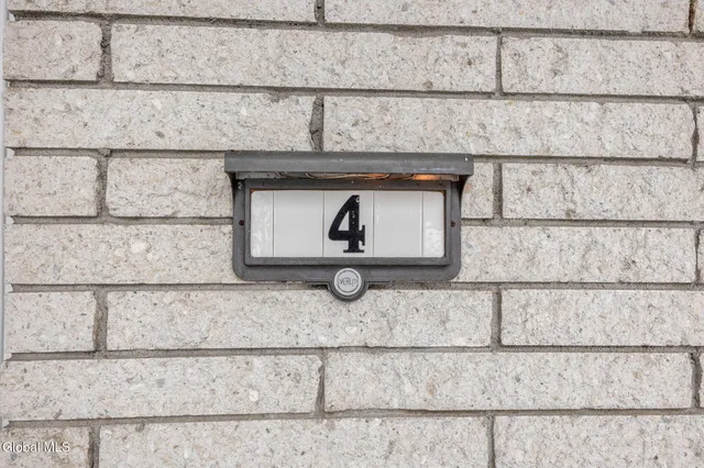 $400,000 | 4 Willowbrook Lane, Clifton Park, NY 12019