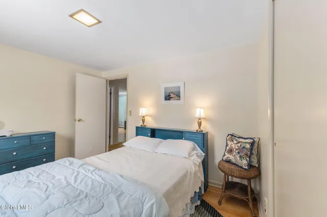 $400,000 | 4 Willowbrook Lane, Clifton Park, NY 12019