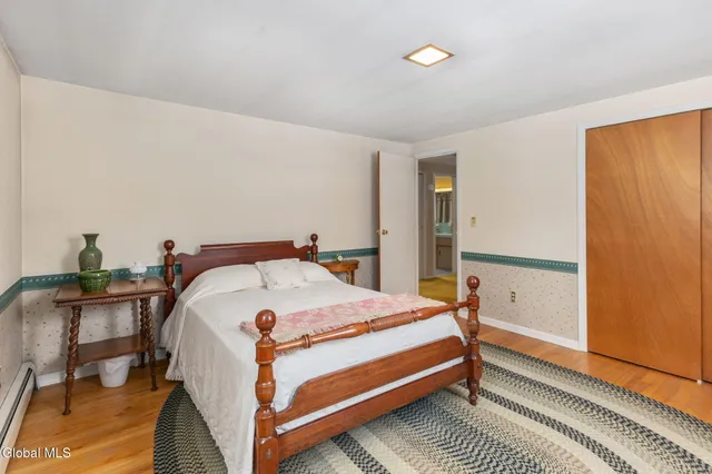 $400,000 | 4 Willowbrook Lane, Clifton Park, NY 12019