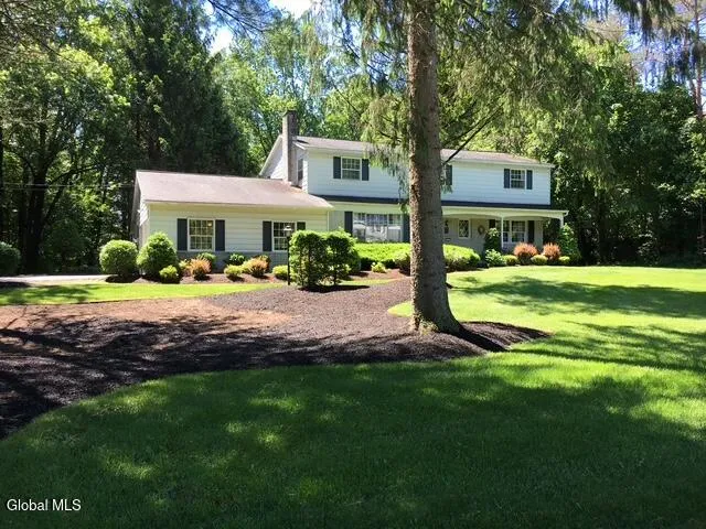 $400,000 | 4 Willowbrook Lane, Clifton Park, NY 12019