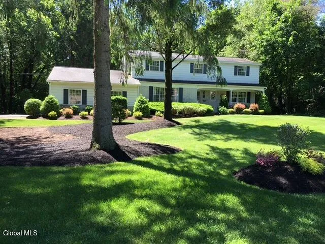 $400,000 | 4 Willowbrook Lane, Clifton Park, NY 12019