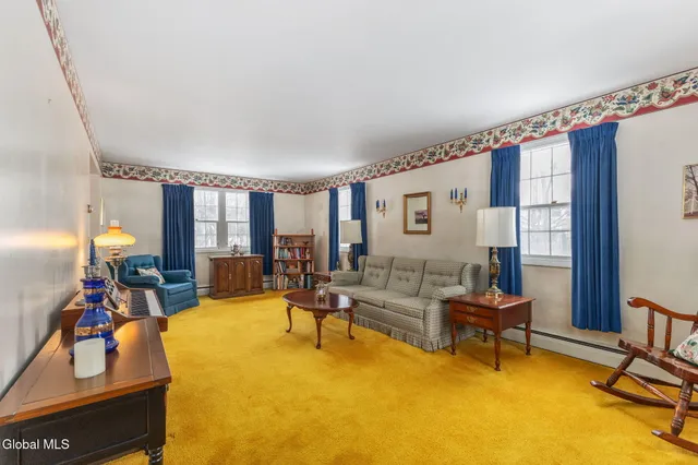 $400,000 | 4 Willowbrook Lane, Clifton Park, NY 12019