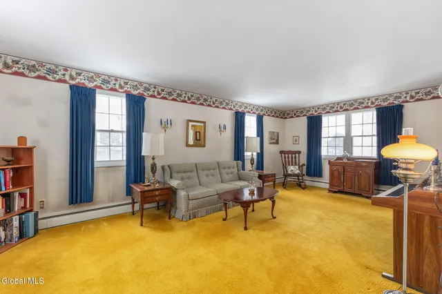 $400,000 | 4 Willowbrook Lane, Clifton Park, NY 12019