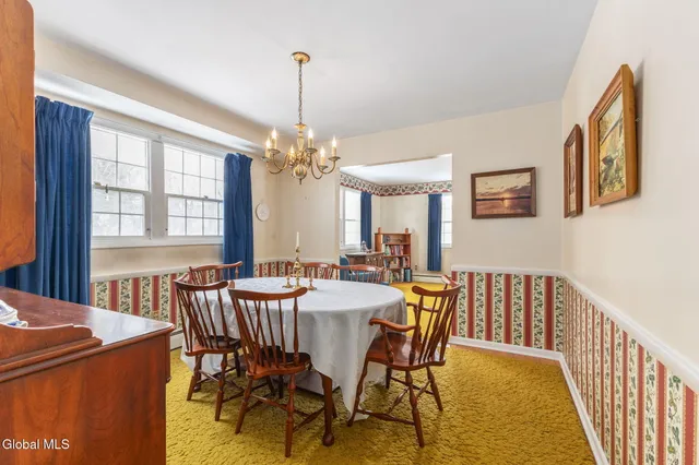 $400,000 | 4 Willowbrook Lane, Clifton Park, NY 12019