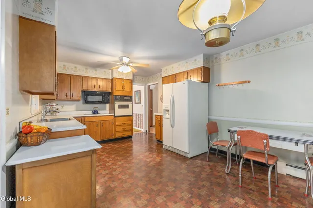 $400,000 | 4 Willowbrook Lane, Clifton Park, NY 12019