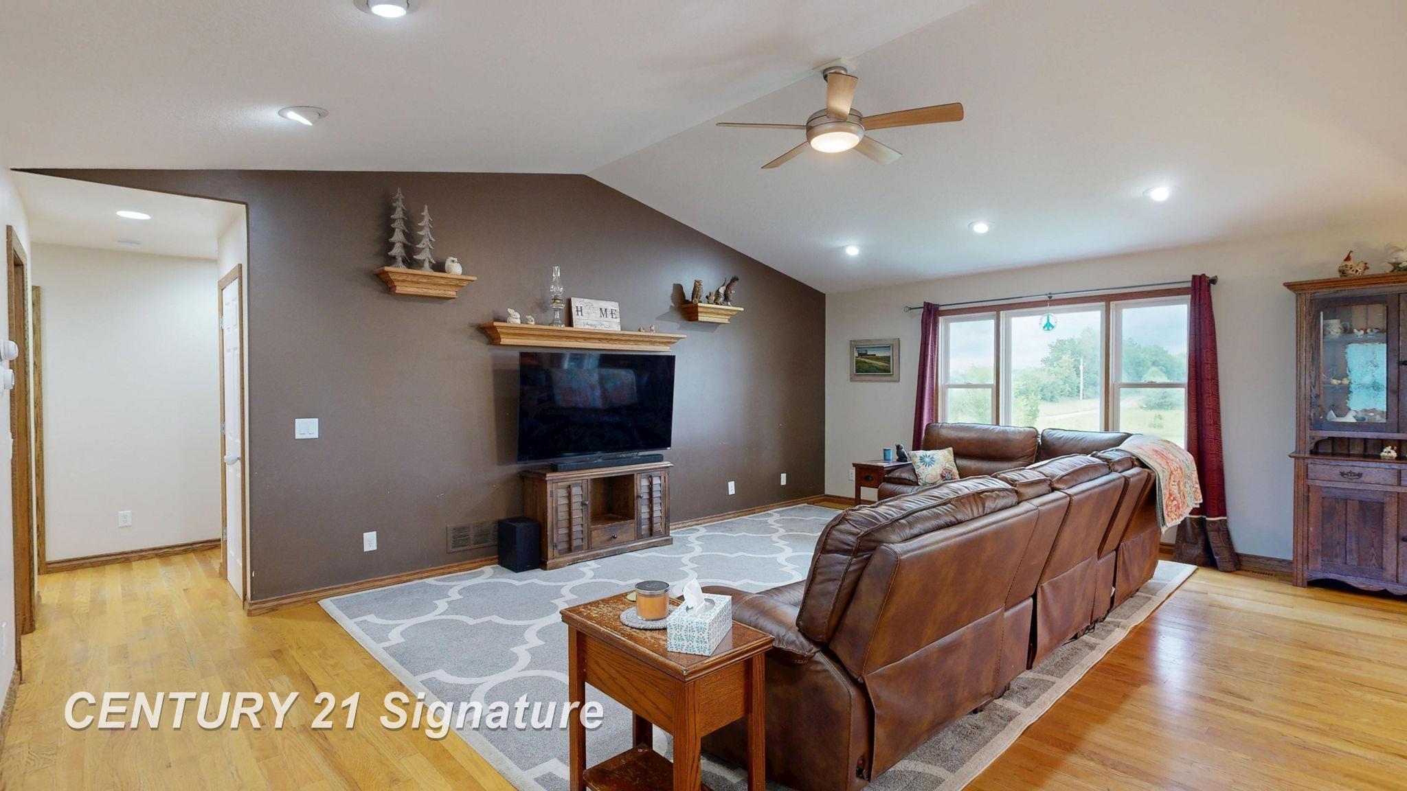 10386 Reid Road Swartz Creek, MI 48473 - Photo 6 of 52 50180174-bbe45316-9a30-4dcb-b80c-6dd40954f6c0.JPG