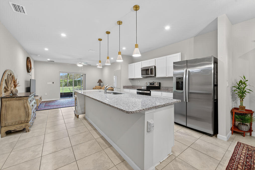 237 Raspberry Road Fort Pierce, FL 34981 - Photo 3 of 41 1221254-1