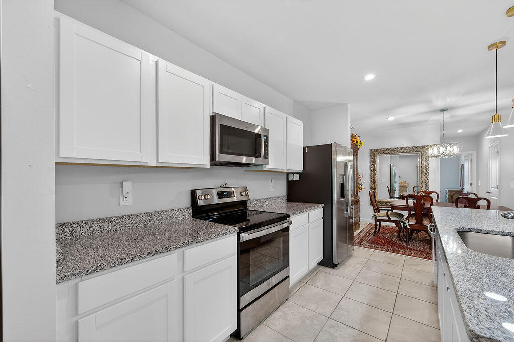 237 Raspberry Road Fort Pierce, FL 34981 - Photo 4 of 41 1221254-26