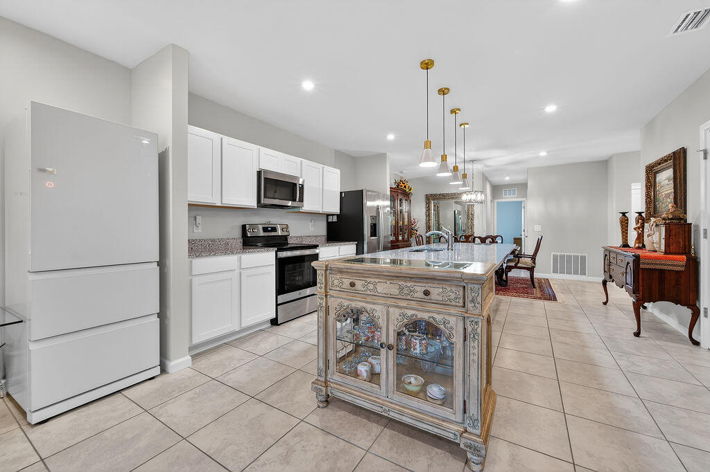 237 Raspberry Road Fort Pierce, FL 34981 - Photo 6 of 41 1221254-19