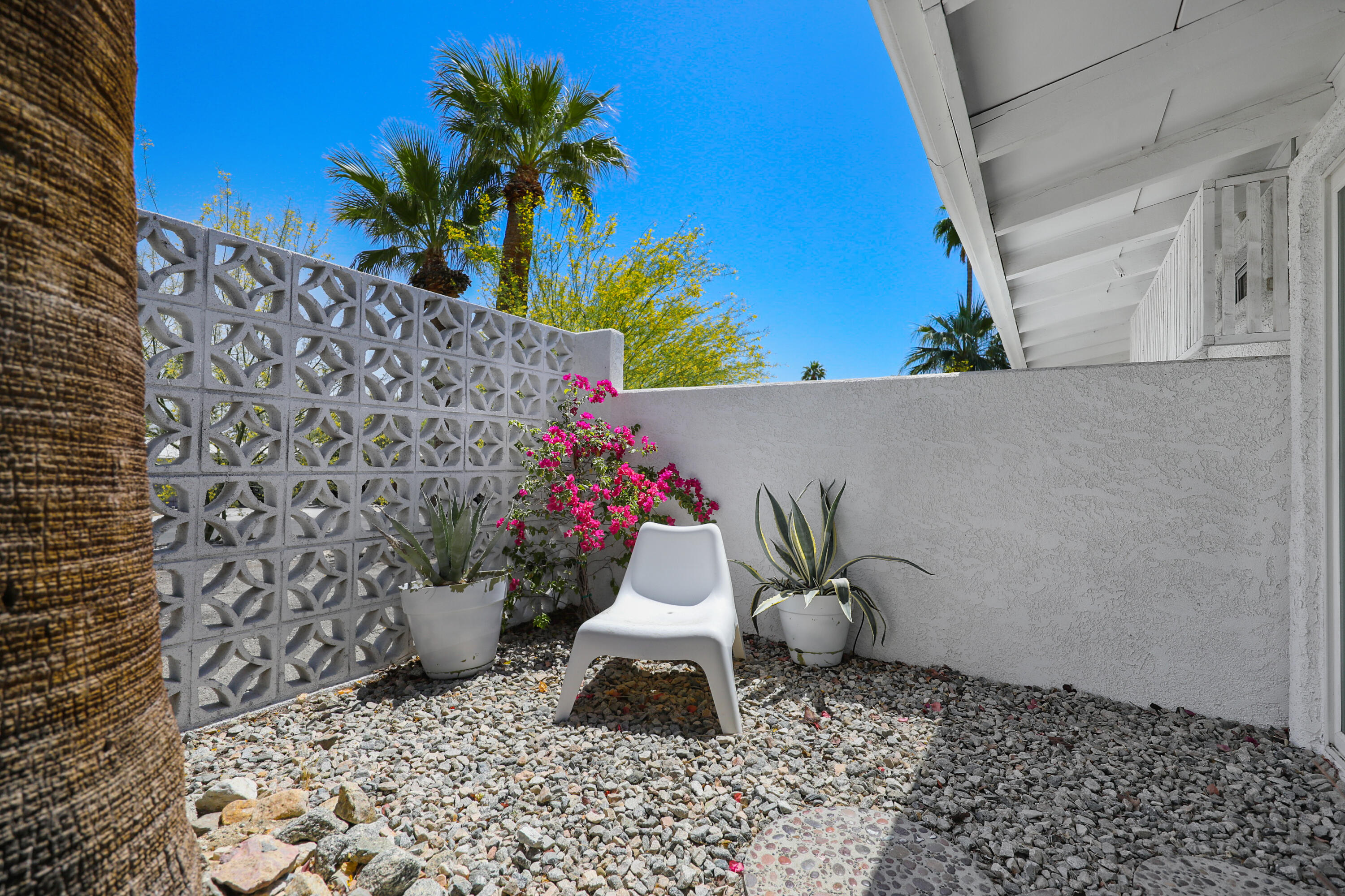 71767 Tunis Road Rancho Mirage, CA 92270 - Photo 16 of 30 a vase of flowers sitting on a table