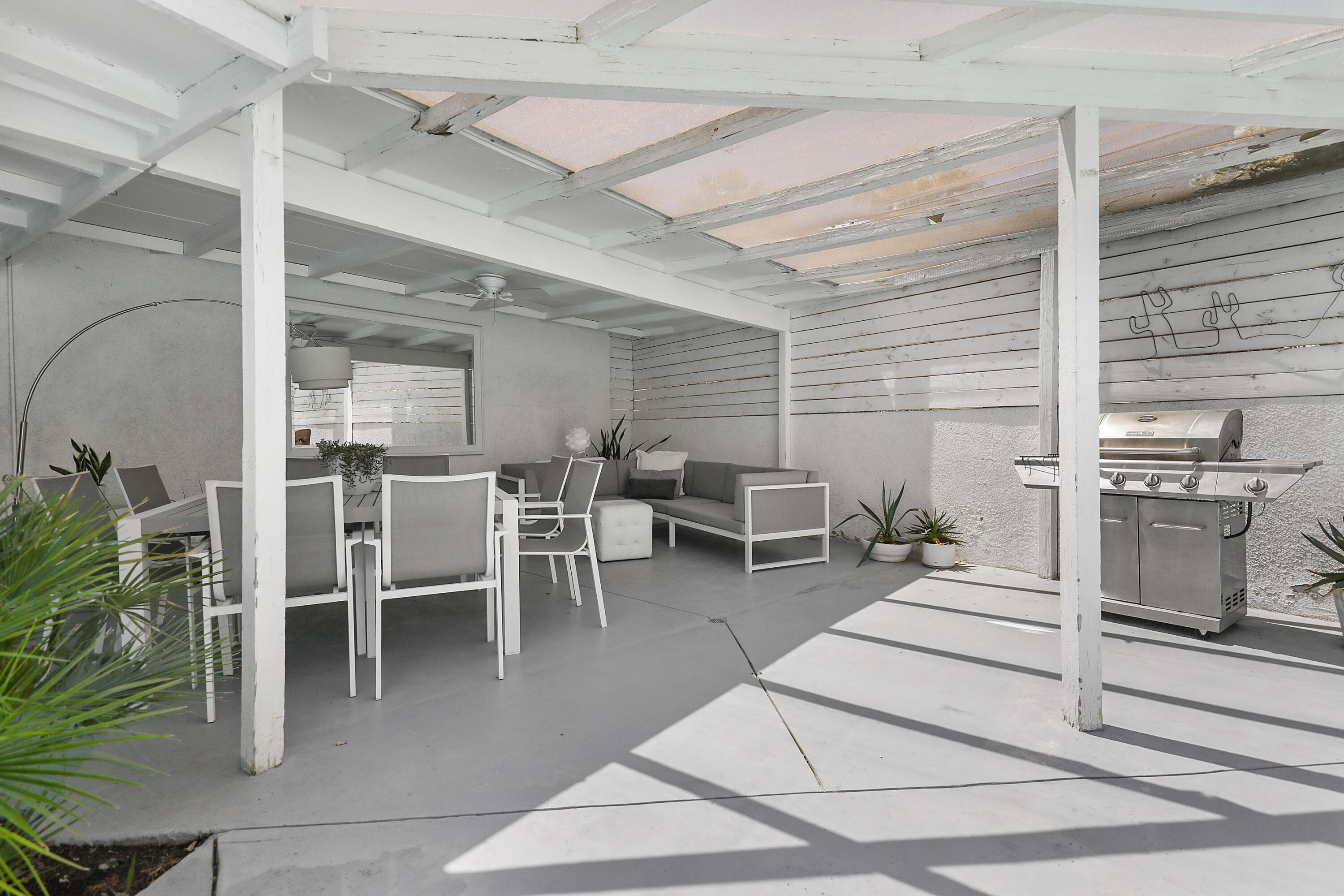 71767 Tunis Road Rancho Mirage, CA 92270 - Photo 27 of 30 a view of a dining room with furniture