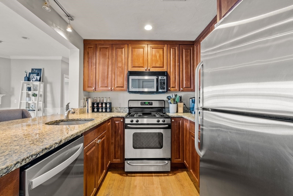 209 D Street, Unit 2 Boston, MA 02127 - Photo 6 of 22