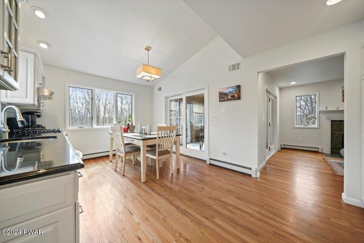 187 Frenchtown Road Milford, PA 18337 - Photo 11 of 39 Kitchen dining area