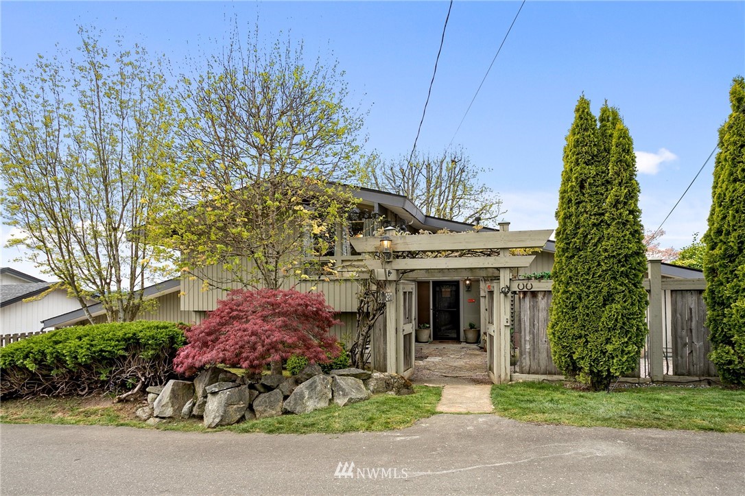 2811 Sanders Avenue Bremerton, WA 98310 - Photo 1 of 32 Gallery Image 1