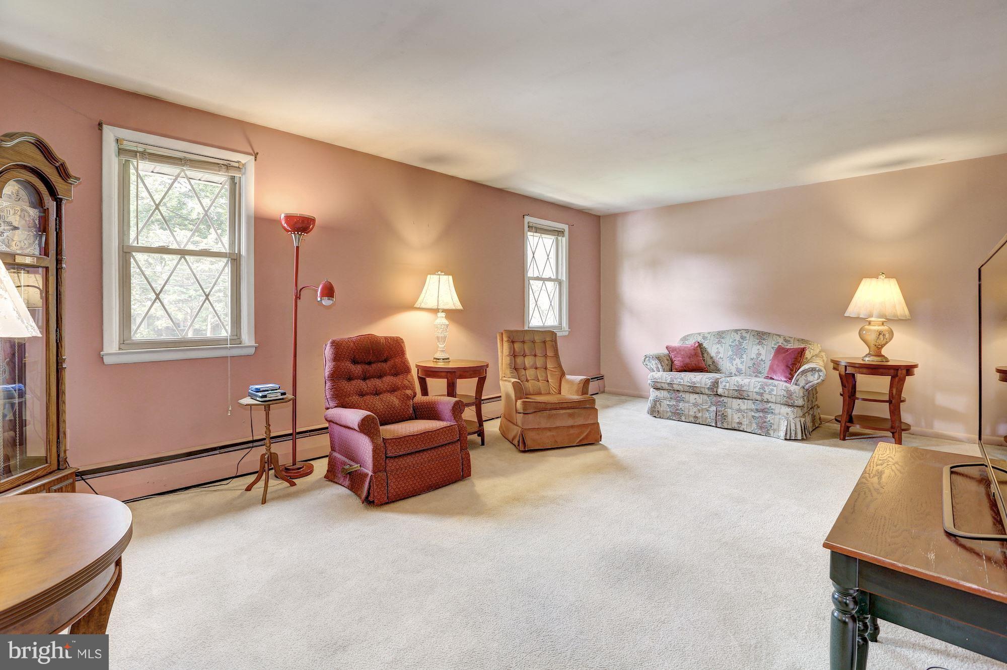 7833 Belgaro Road Laurel, MD 20723 - Photo 5 of 32 Living room