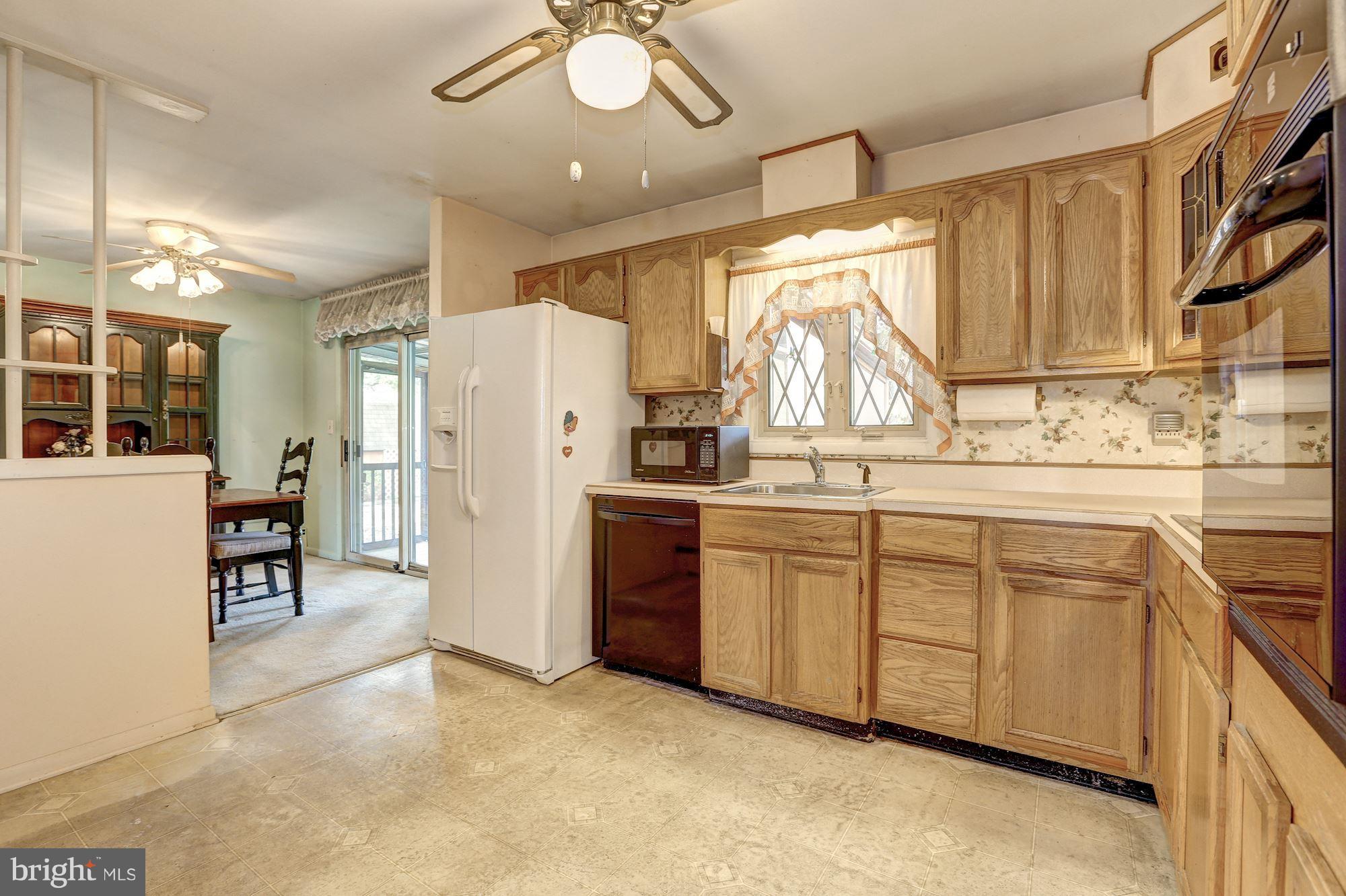 7833 Belgaro Road Laurel, MD 20723 - Photo 6 of 32 Eat in kitchen