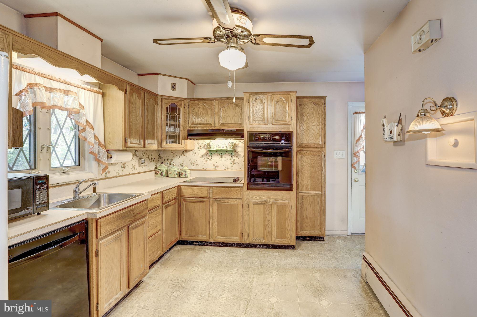 7833 Belgaro Road Laurel, MD 20723 - Photo 7 of 32 Kitchen