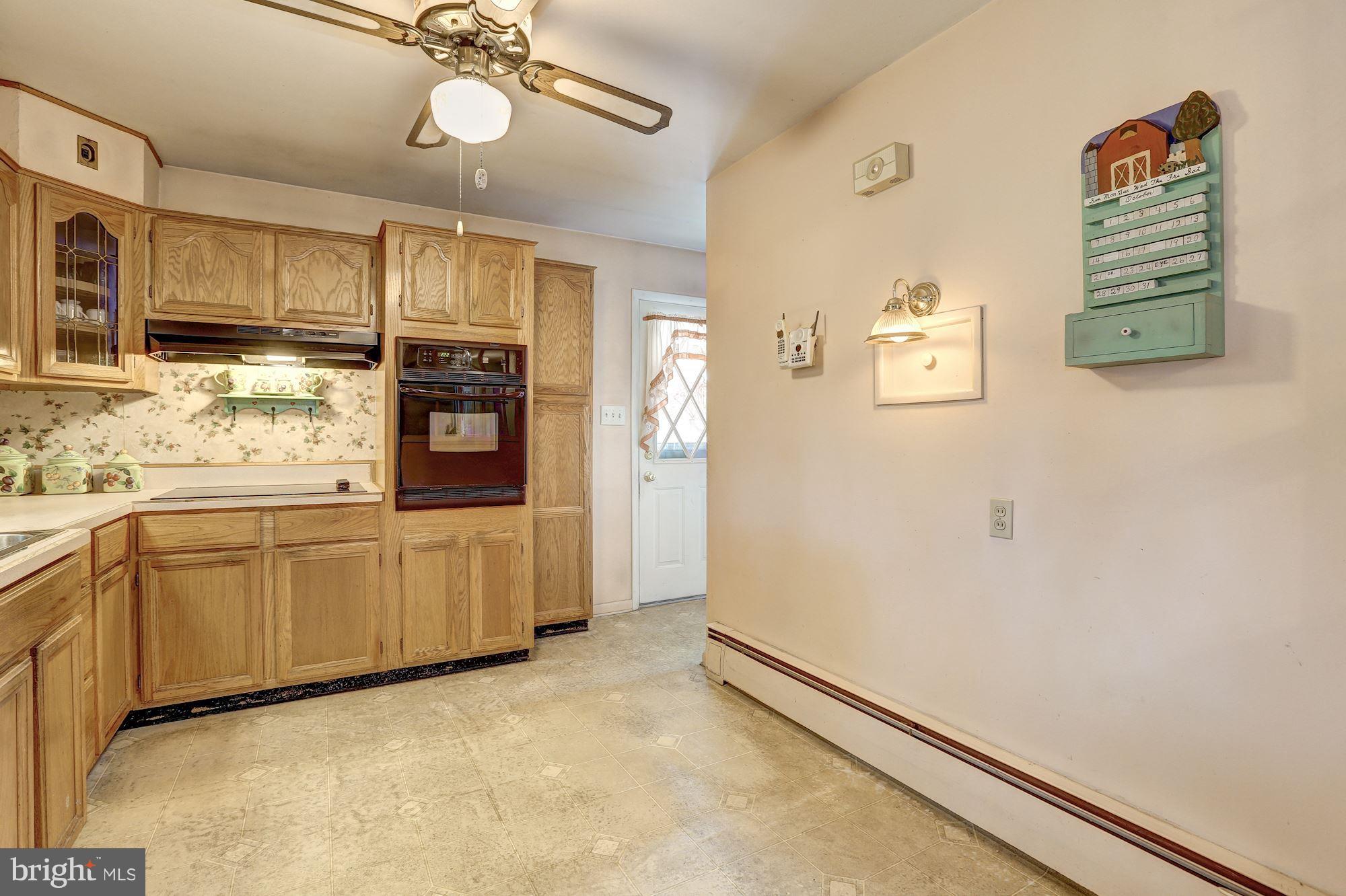 7833 Belgaro Road Laurel, MD 20723 - Photo 8 of 32 Kitchen