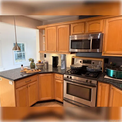 $424,900 | 20 Jay Street, Ronkonkoma, NY 11779