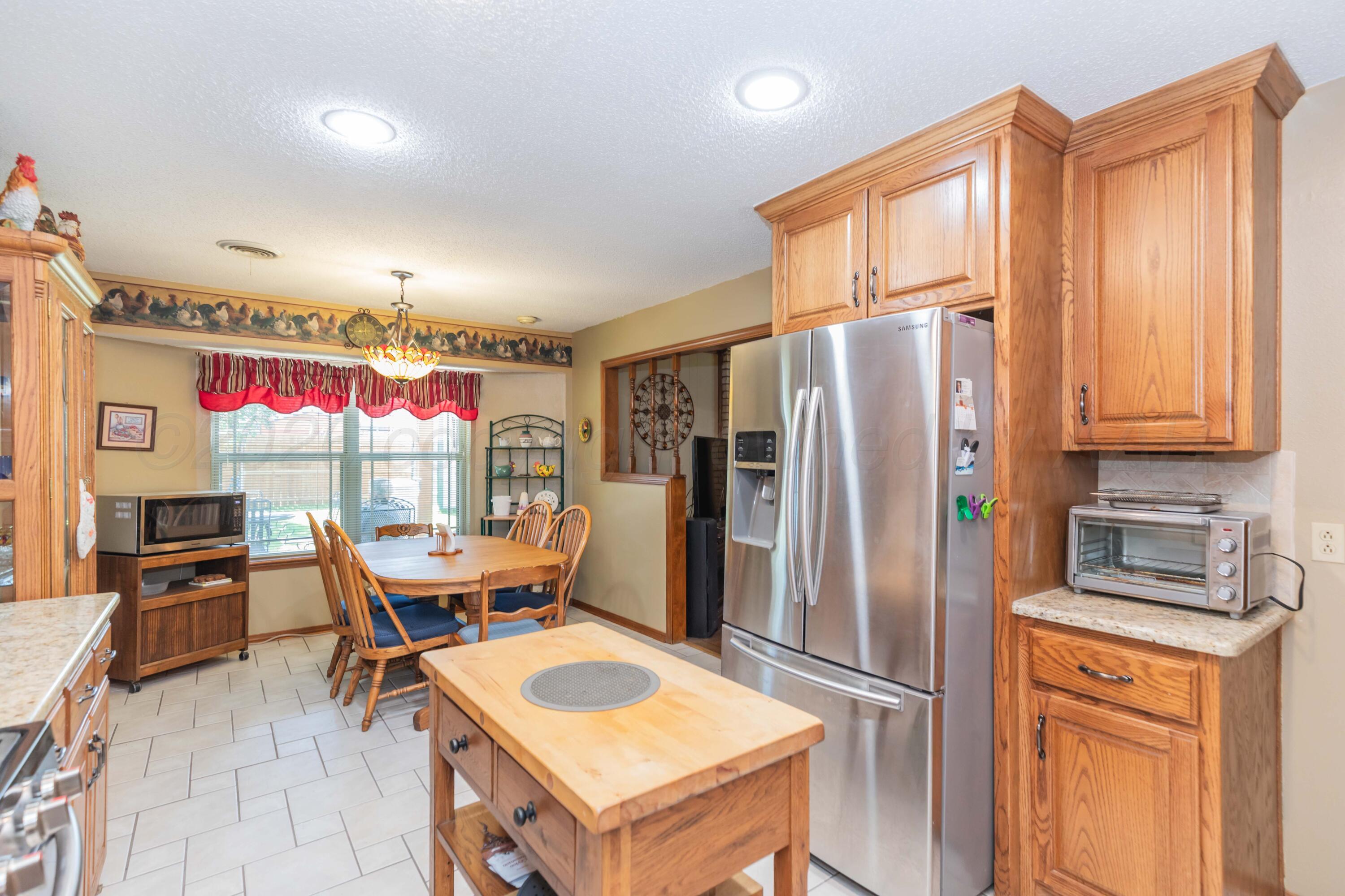 8203 Lamount Drive Amarillo, TX 79110 - Photo 4 of 39 KITCHEN/DINING
