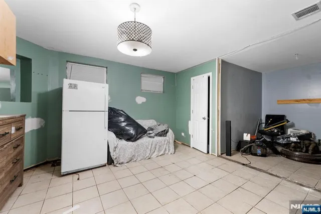 a view of yard with green space